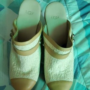 Ladies Ugg clogs
